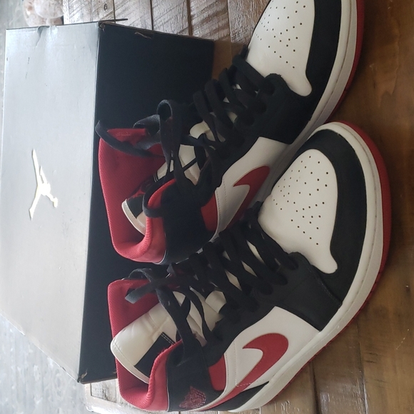 Air Jordan 1 MD - Picture 2 of 4